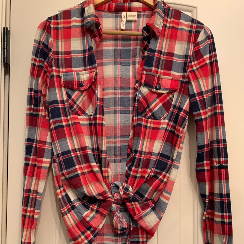 Super cute plaid button down